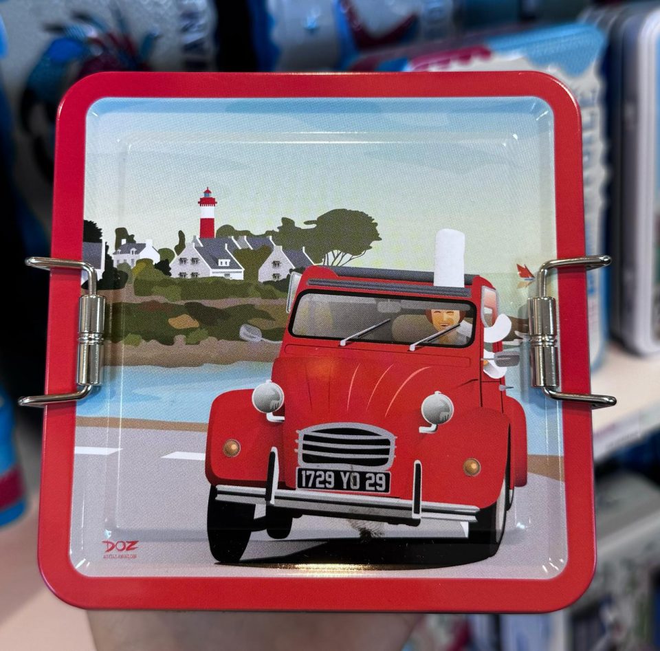 Boite Clip "Visitez  la Bretagne" 2 CV rouge" galettes et palets bretons - 170g